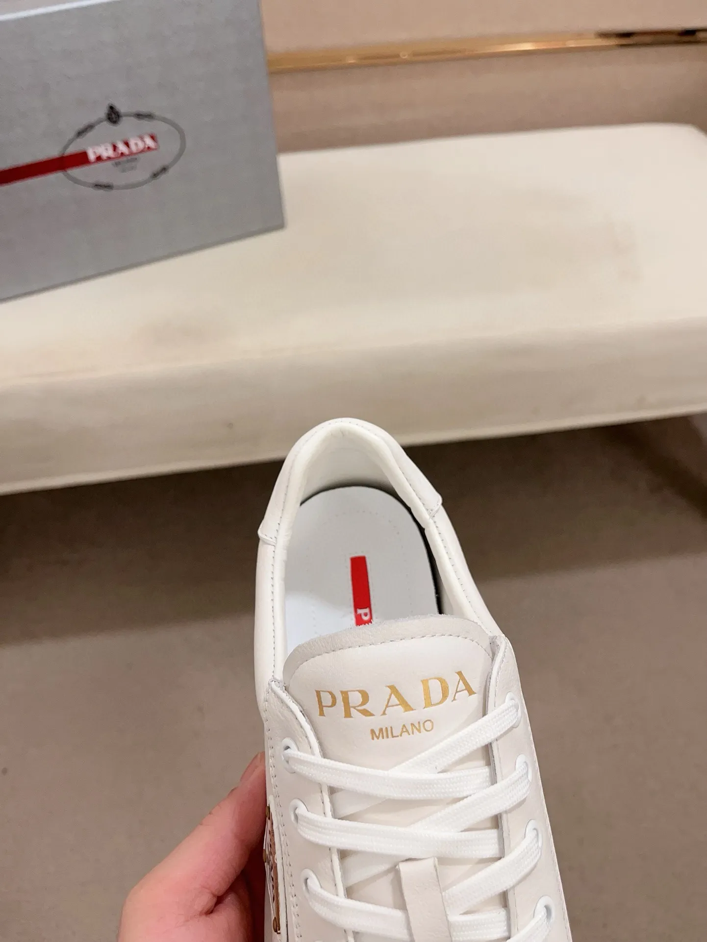 Men's shoes 💰 540💰 ✔️✔️✔️Higher version High-quality new PRADA (Prada) counters are launched at the same time. The new men's shoes and 😘 fabrics are made of high-tech glue-making technology. Lining: Full cowhide lining. 👍🏿 High-end ☄️ air-cushion molded anti-slip rubber outsole, exquisite lines, simple and elegant, comfortable and high-end for leisure travel. Code number: 38 to 44 (45 can be customized and cannot be returned or exchanged)